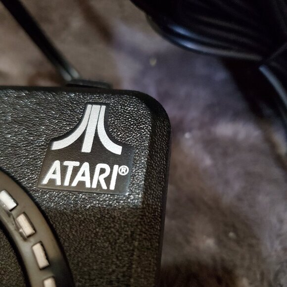 Atari 2600 Joystick 10-in-1 Plug N Play TV Video Game JAKKS Pacific Works - Picture 2 of 13